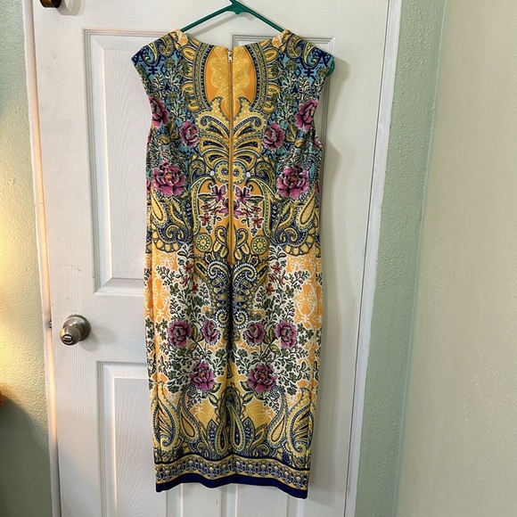 Eci Paisley Pencil Dress - Picture 4 of 10